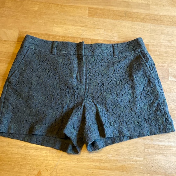 LOFT Pants - Loft Green lace shorts size 8